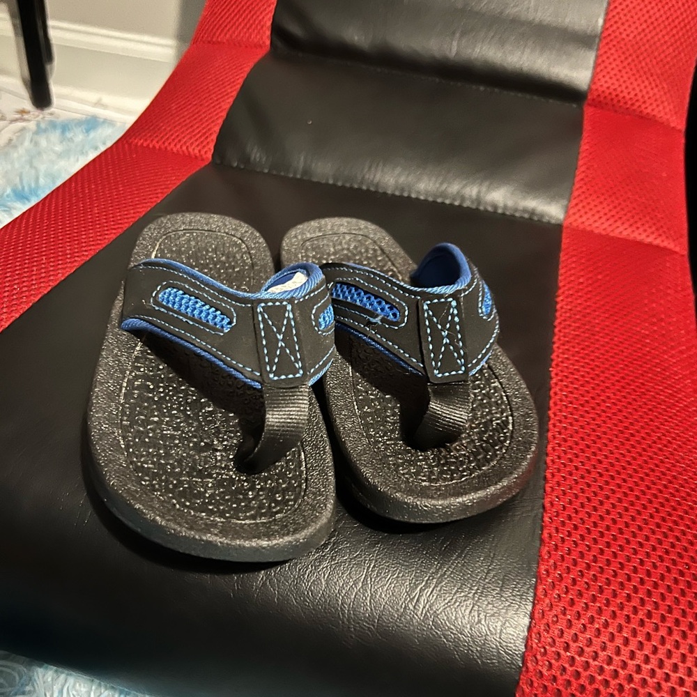 Kids flip flops